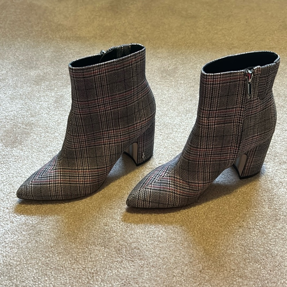 Stuart Weitzman size 5 boot